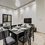 Trendy & Tidy 2Bdr Apt 5 Min To Cai Airport