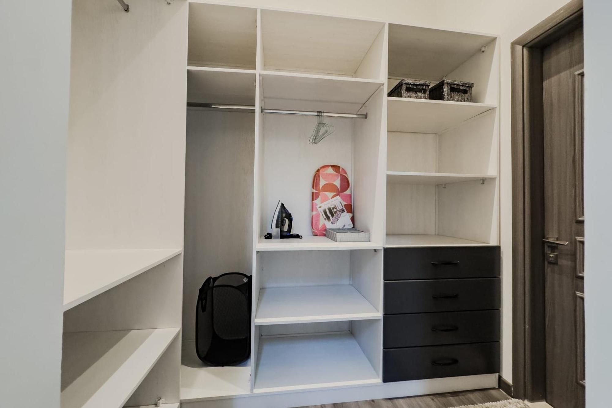 Trendy & Tidy 2bdr 5 Min To Cai Airport Apartment *