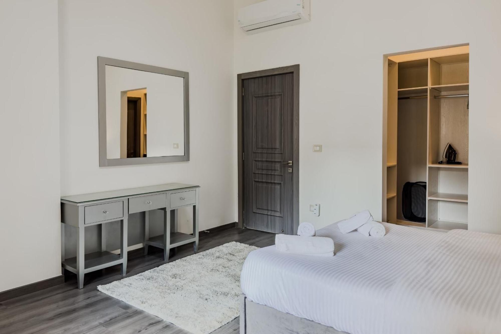 Trendy & Tidy 2bdr 5 Min To Cai Airport Cairo